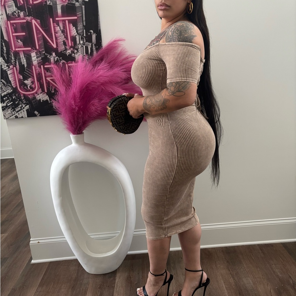 Elegant Tan Off-Shoulder Ribbed Dress